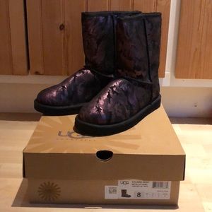 Size 8 Metallic pink UGGs